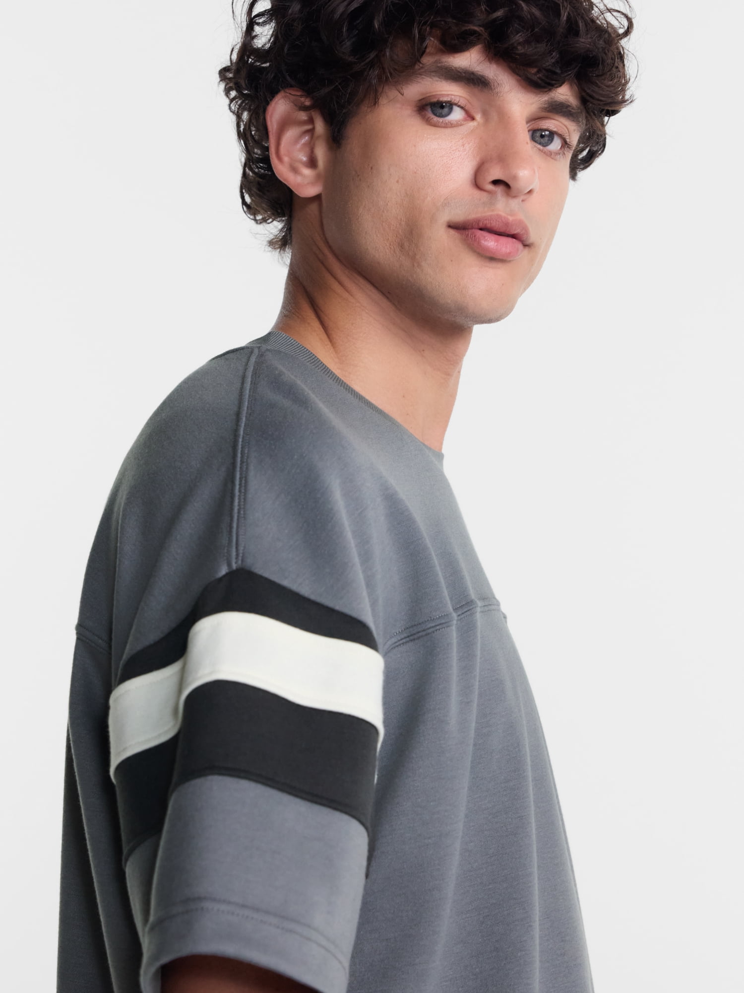 No Boundaries Sporty Color Block Tee with Short Sleeves, Men's & Big Men's XS-5XB