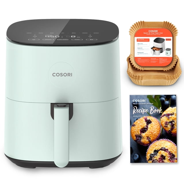 cosori air fryer pro le - freidora de aire de 5 cuartos de galón en verde, vista frontal centrada con cesta y asa, panel táctil negro superior que muestra iconos de funciones y temperatura; a la derecha 20 forros de papel y recetario sobre fondo blanco; adecuada para recalentar y hornear porciones pequeñas.