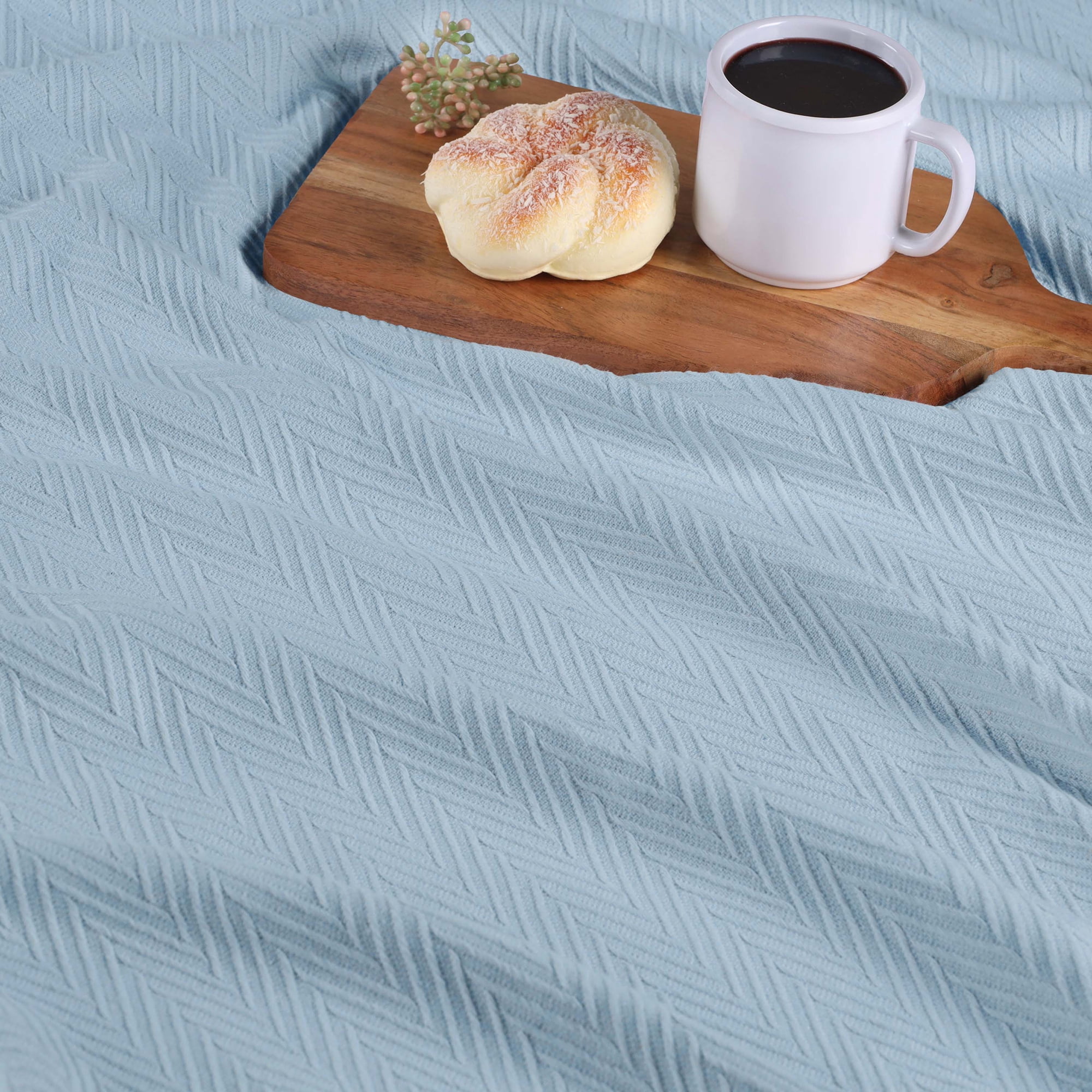 Superior Metro Chevron Zig-Zag All-Season Cotton Blanket, King, Light Blue