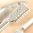 thumbnail image 5 of Cepillo limpiador para quitar raspadores de escamas de pescado, limpiador removedor de escamas de pescado de acero inoxidable, quita descalcificadores para cocinar, quita rapido de escamas, fácil de, 5 of 5