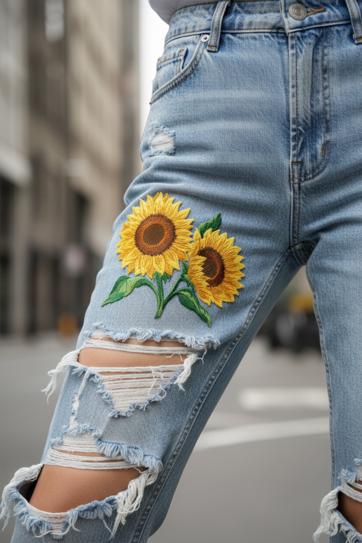 Sunflowers in Bloom Embroidered Iron on/Sew Patch [ 6.19"(w) x 5.86"(h)) ]