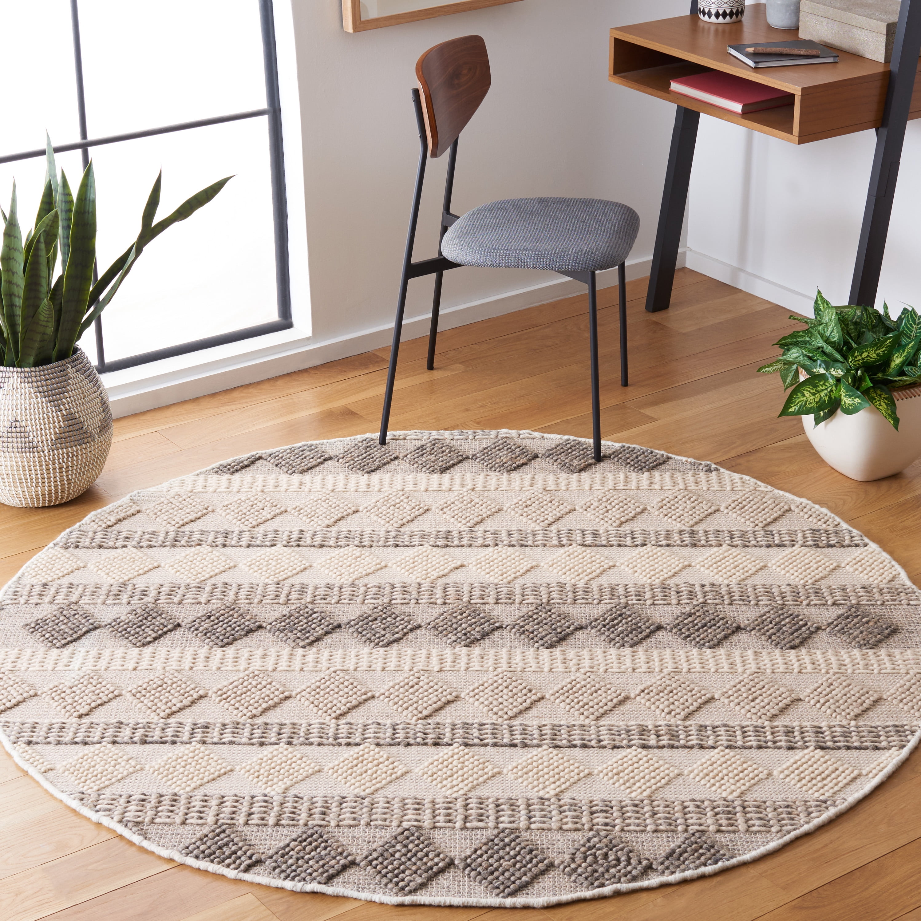 SAFAVIEH Natura Cirino Southwestern Area Rug, Ivory/Grey, 6' x 6' Round