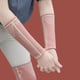 thumbnail image 3 of 1 par de muñequeras deportivas elásticas, transpirables y absorbentes del sudor, para hombres y mujeres, para voleibol, baloncesto y tenis, de punto., 3 of 7