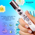 thumbnail image 4 of Aceite en rollo Perfume Blossom Rollerball de 5,9 ml con flores auténticas, 4 of 5