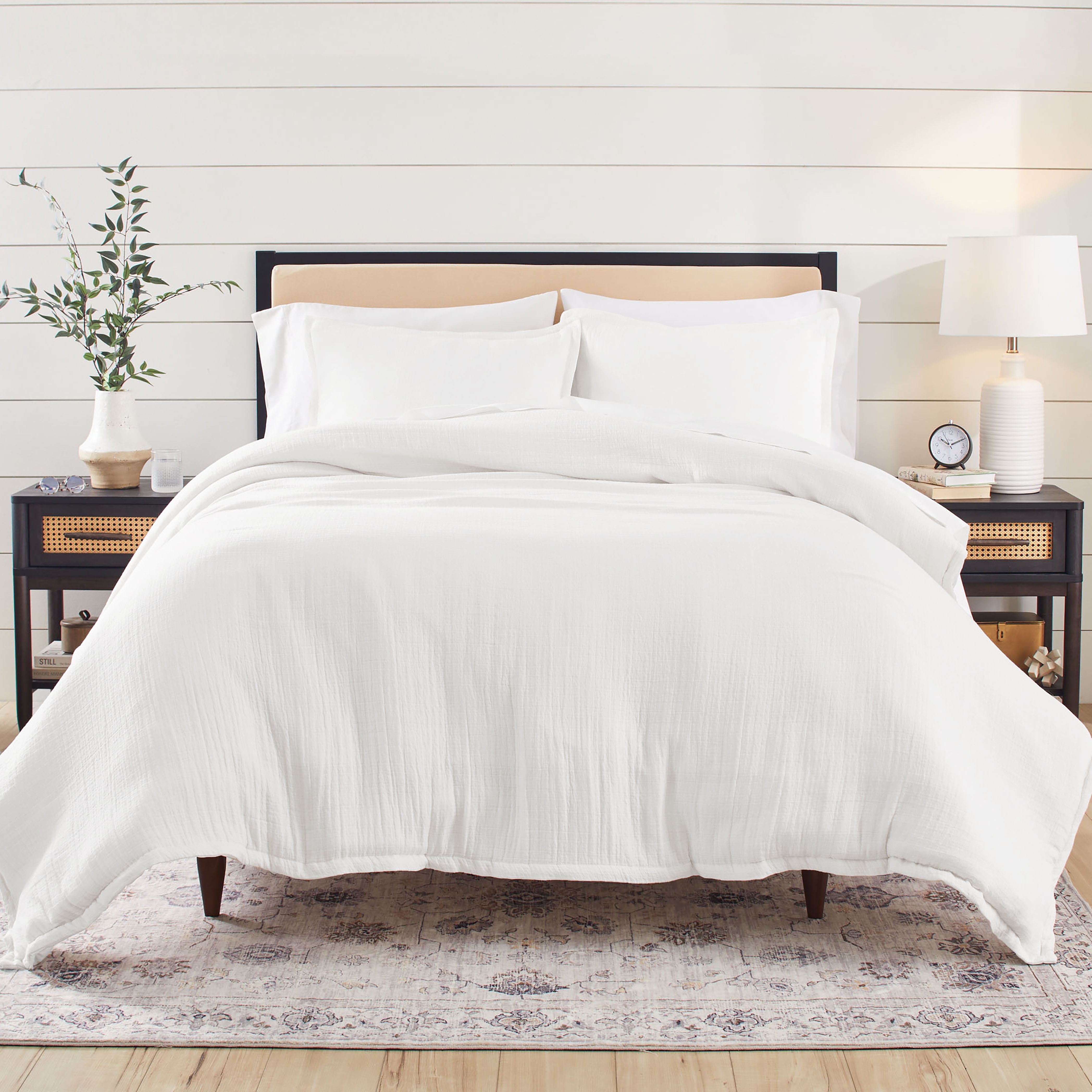 Better Homes & Gardens 3-Piece Arctic White Crinkled Gauze Duvet Set, Adult Double/Queen, Corner & side interior ties. Hidden Button Closure. Envelope Closure on Shams.