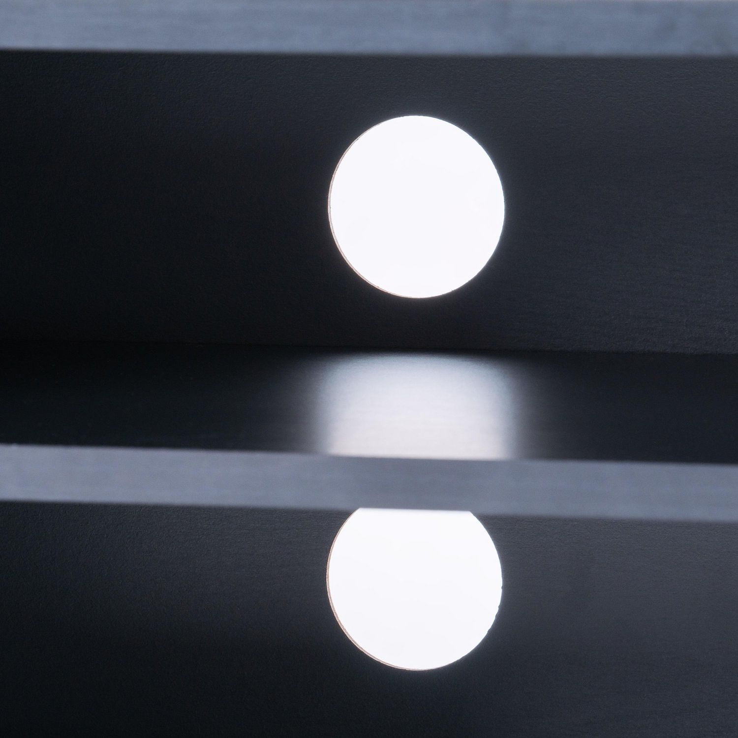 Meuble TV modulaire extra-long CorLiving Fresco en bois d'ingénierie noir avec portes vitrées pour téléviseurs jusqu'à 110p