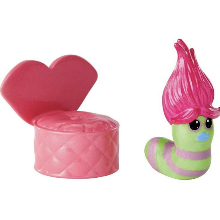 DreamWorks Trolls Hairageous Wardrobe Playset, Queen Poppy Doll