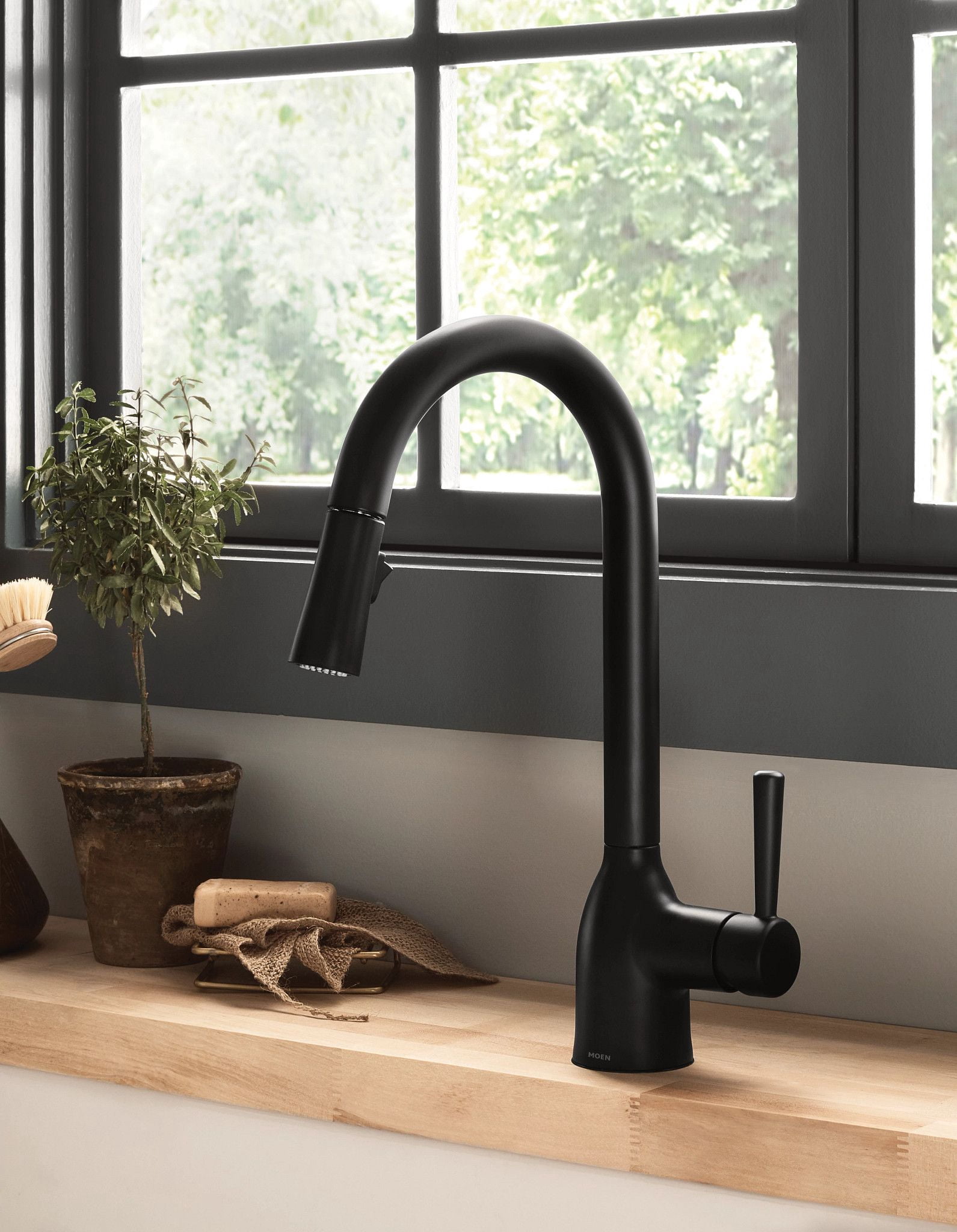 Moen Adler Matte Black Single Hole One-Handle Pull Down Kitchen Faucet, 87233BL