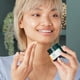thumbnail image 4 of Hidratante Potenciador de Brillo de Vitamina C Body Shop 50ml, 4 of 5