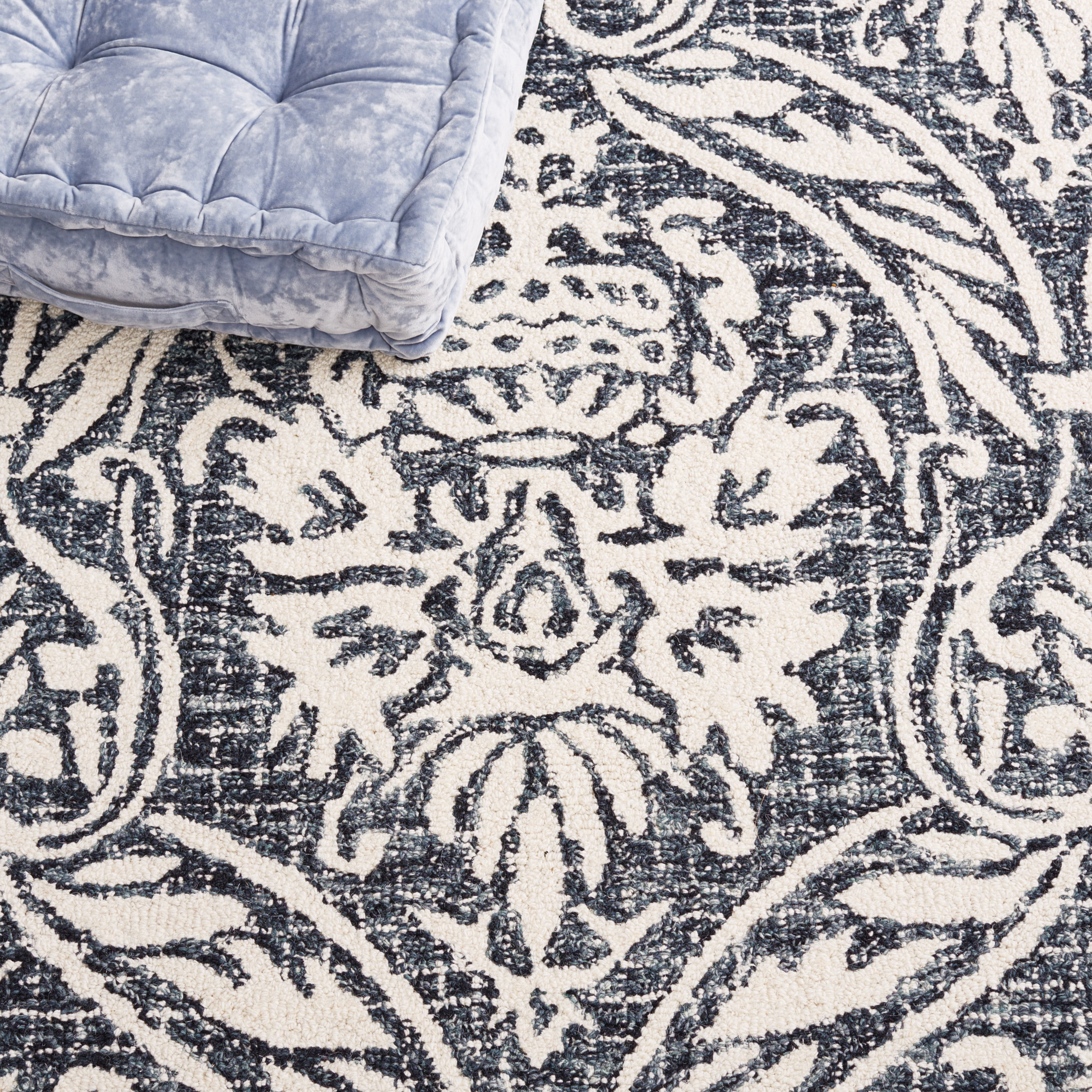 SAFAVIEH Abstract Constantine Damask Wool Area Rug, Ivory/Navy, 6' x 6' Round