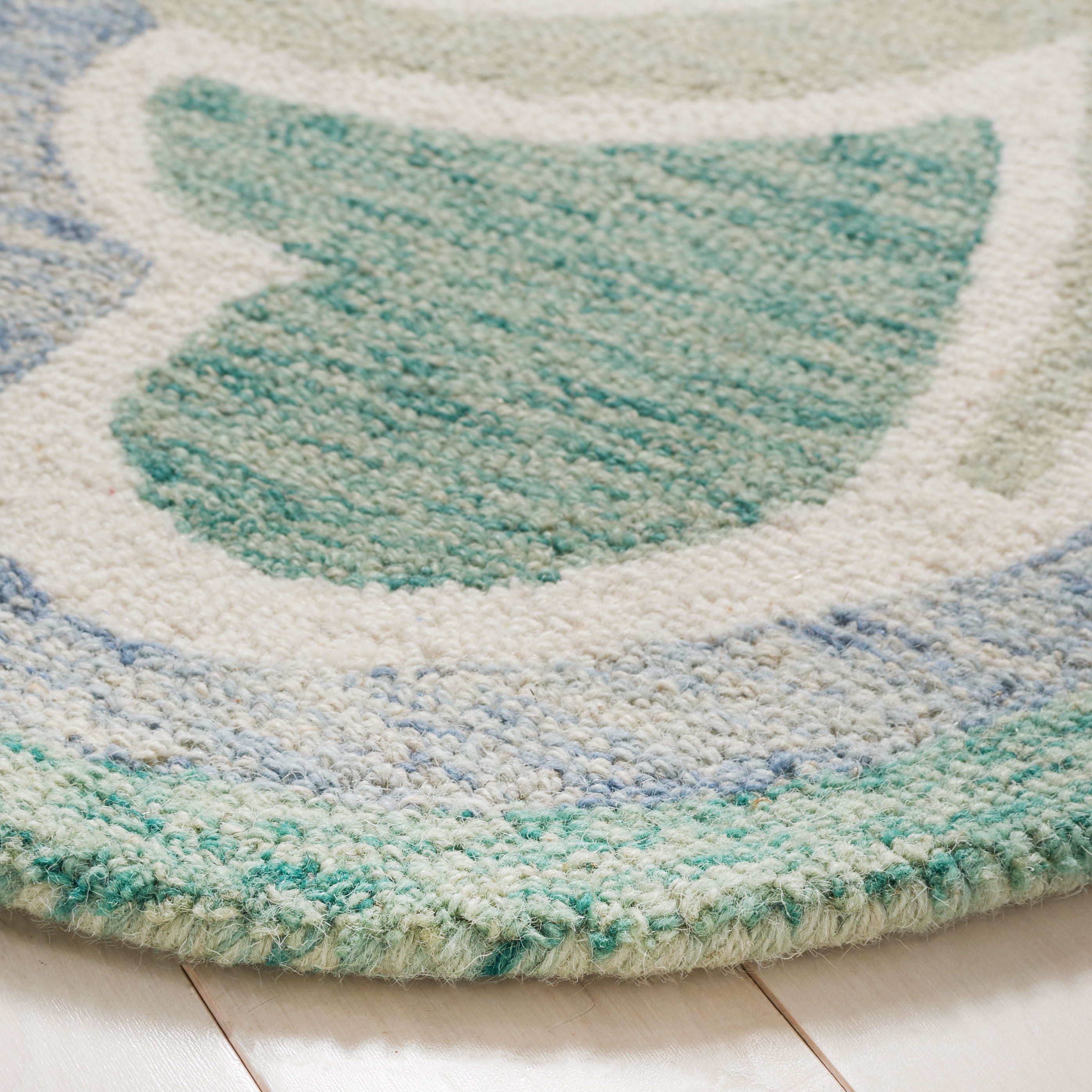 SAFAVIEH Novelty Alaois Floral Area Rug, Grey/Green, 5' x 5' Round