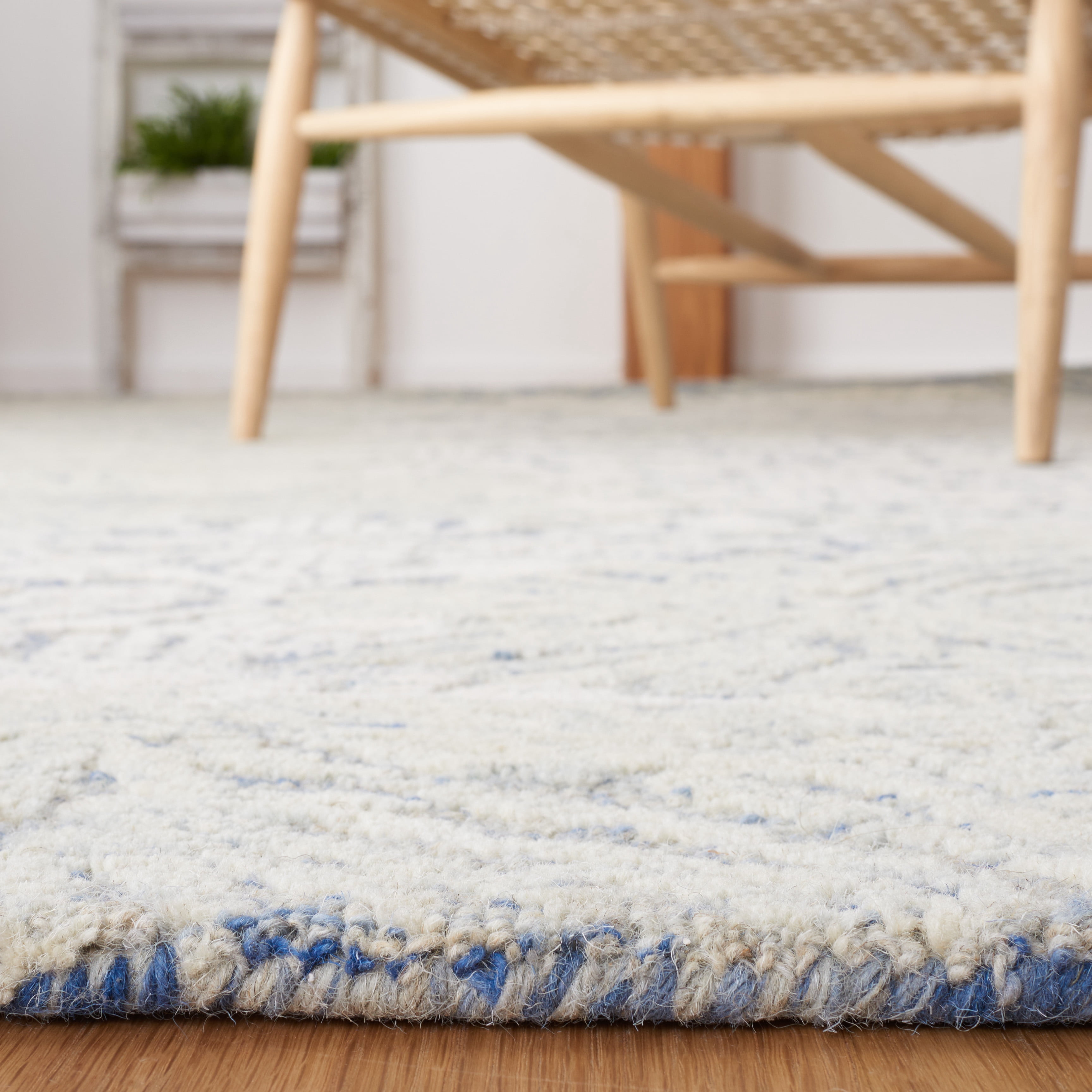Safavieh Metro Saranna Medallion Area Rug, Blue/Ivory, 3' x 5'