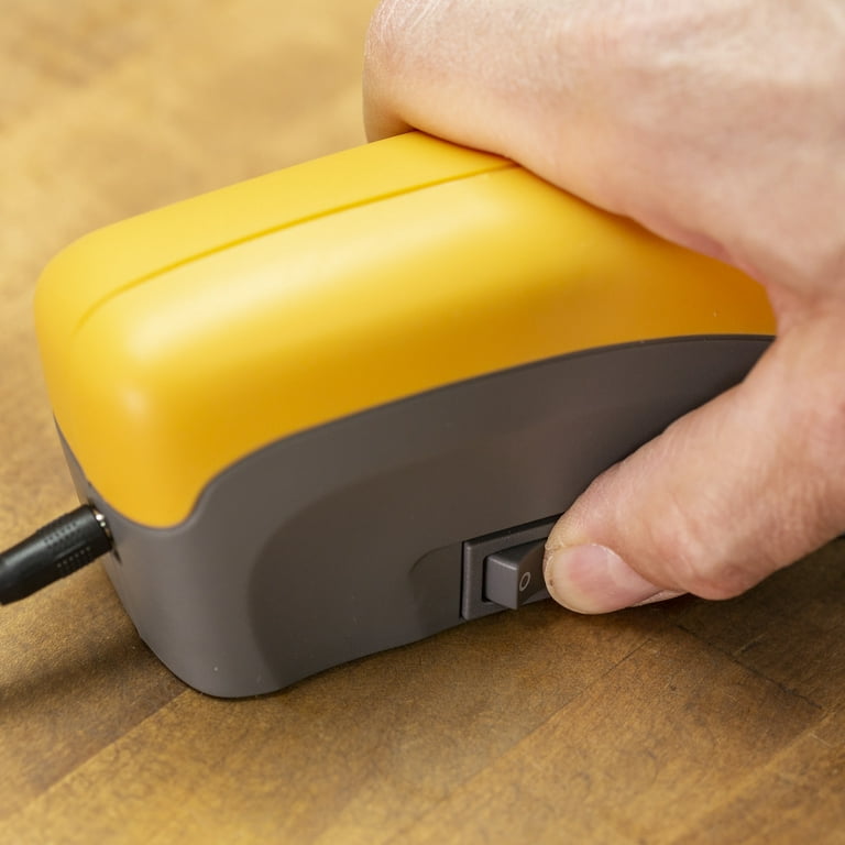 Smith's 50005 Edge Pro Compact Electric Knife Sharpener - Yellow & Grey -  Straight Edge 2 Stage Sharpener - Electric & Manual Sharpening - Blade  Guide