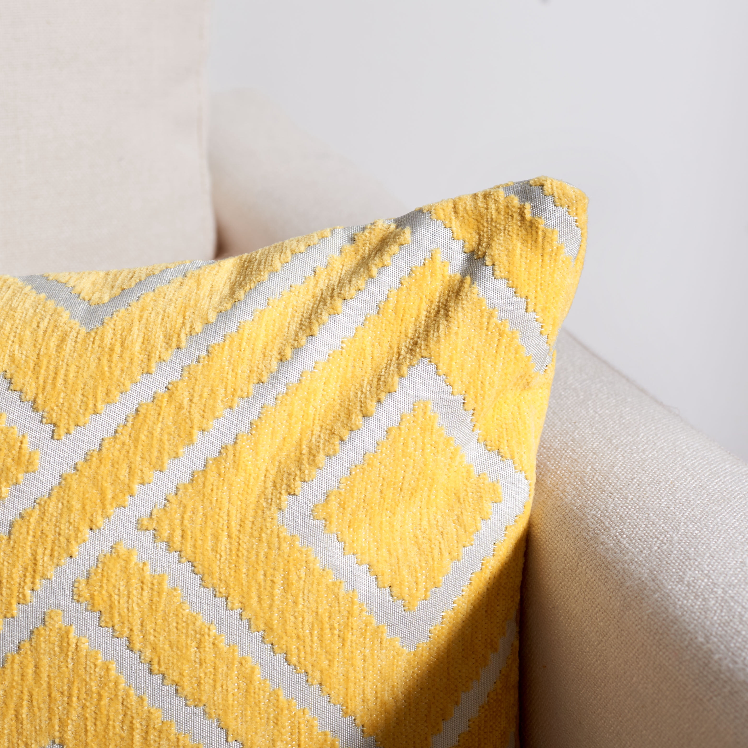 SAFAVIEH Triska Diamond Pillow, 12" x 20", Yellow
