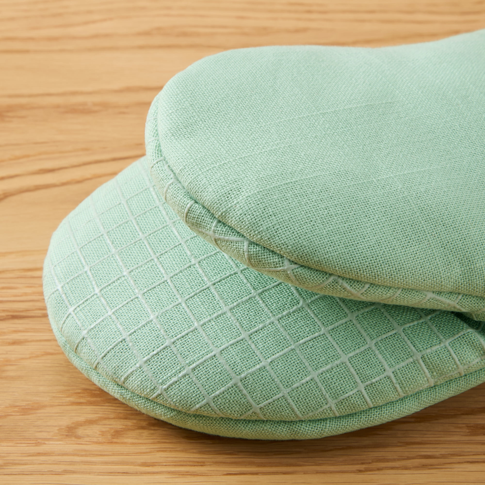 KITCHENAID Gourmet Series Gridlines Mini Oven Mitts 2-Pack Set, Heat Resistant up to 600°F, Soft Silicone Grip, Magnetic Cuff, Pistachio Green, 5.5"x9"
