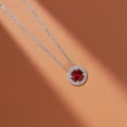 thumbnail image 3 of Collar con Colgante de Halo JeenMata de Piedra Natal de Enero Granate 1,25 Quilates en Baño de Oro Blanco, 3 of 5