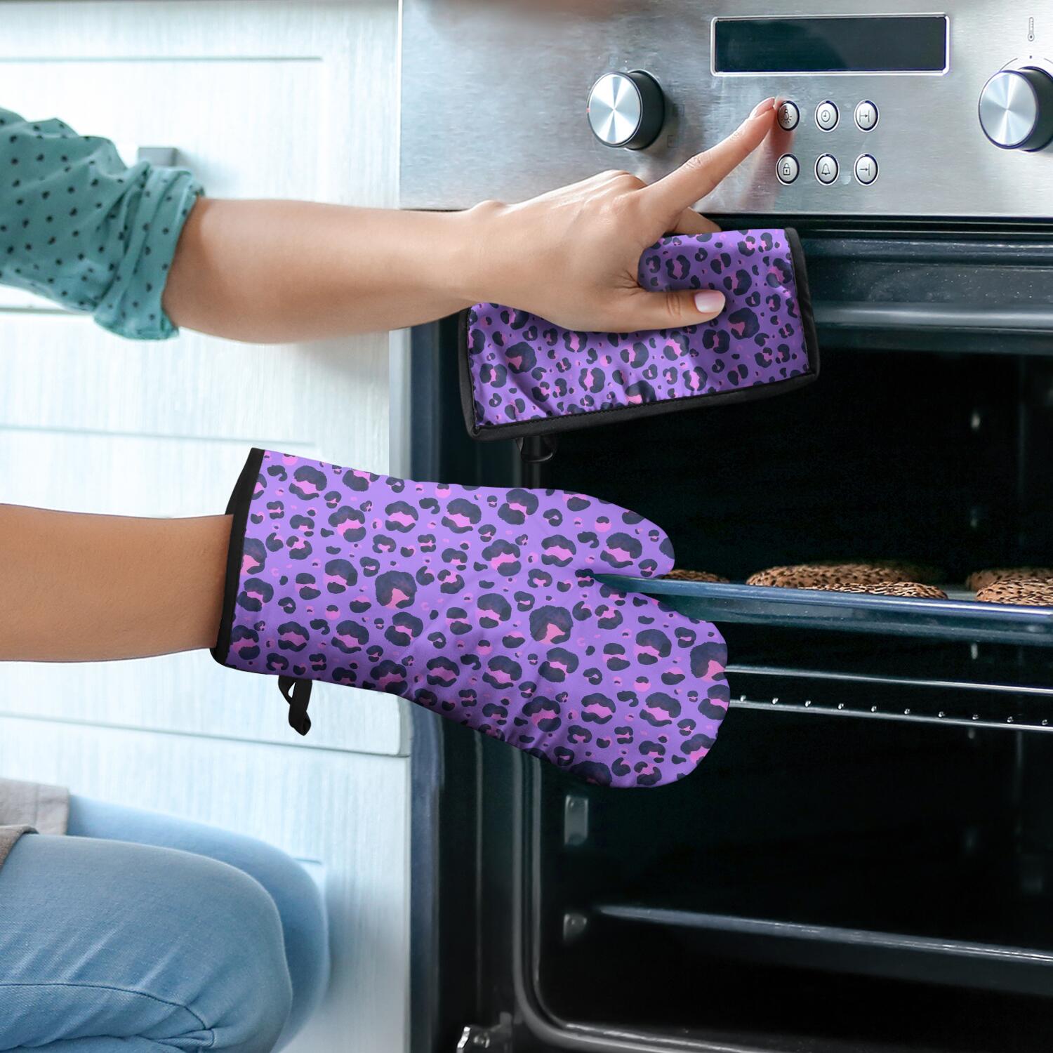 Leopard Print Oven Mitts and Pot Holders Set Of 4, Heat Resistant Kitchen Gloves with Non-Slip Grip, Hanging Loop, Soft Cotton Lining for Baking, Cooking, Grilling, Barbecue