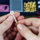 thumbnail image 3 of 500 piezas Cruz patrón cuentas pulsera collar acrílico DIY cuentas joyería Material, 3 of 3