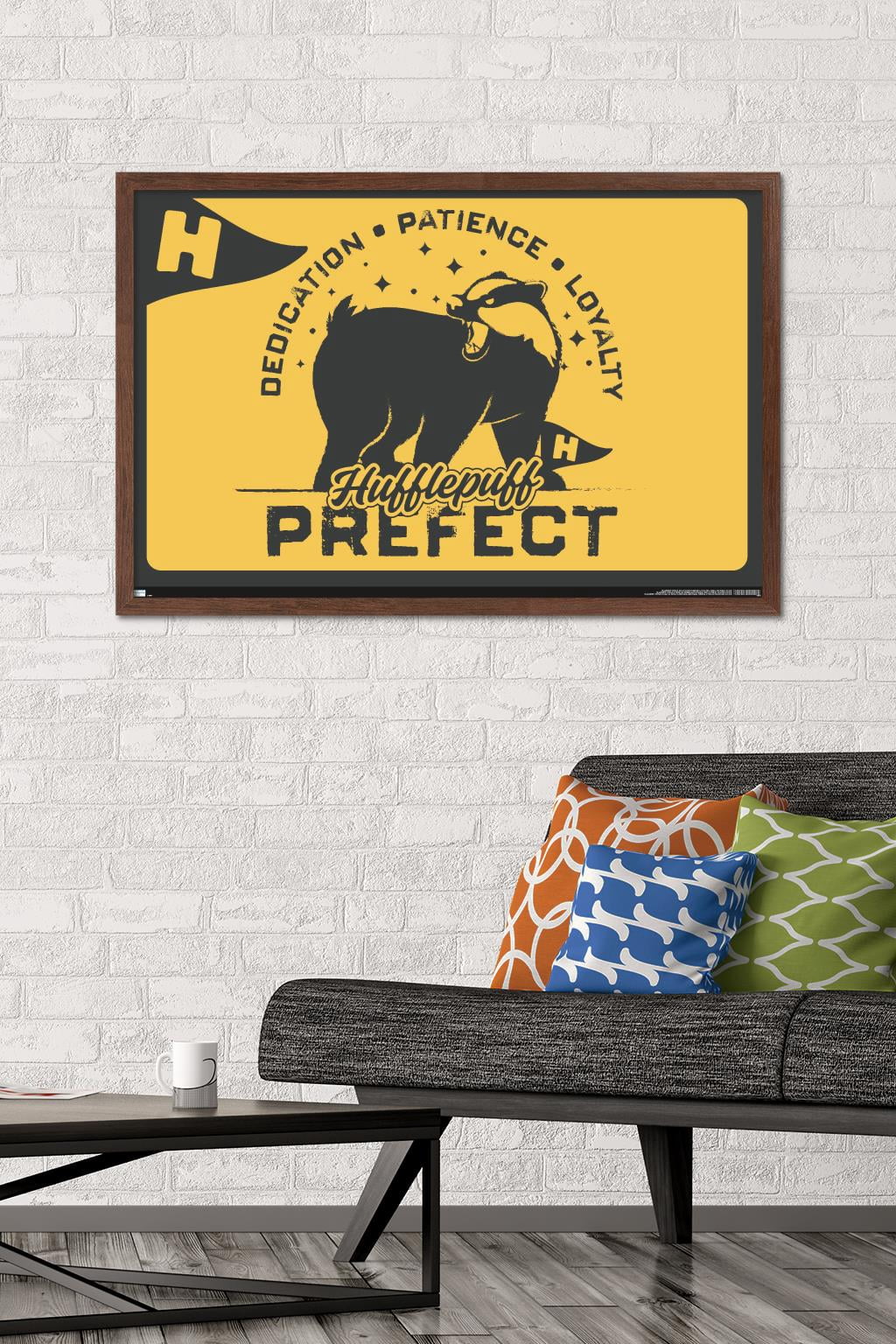 The Wizarding World: Harry Potter - Hufflepuff Clubhouse Crest Wall Poster, 22.375" x 34" Framed