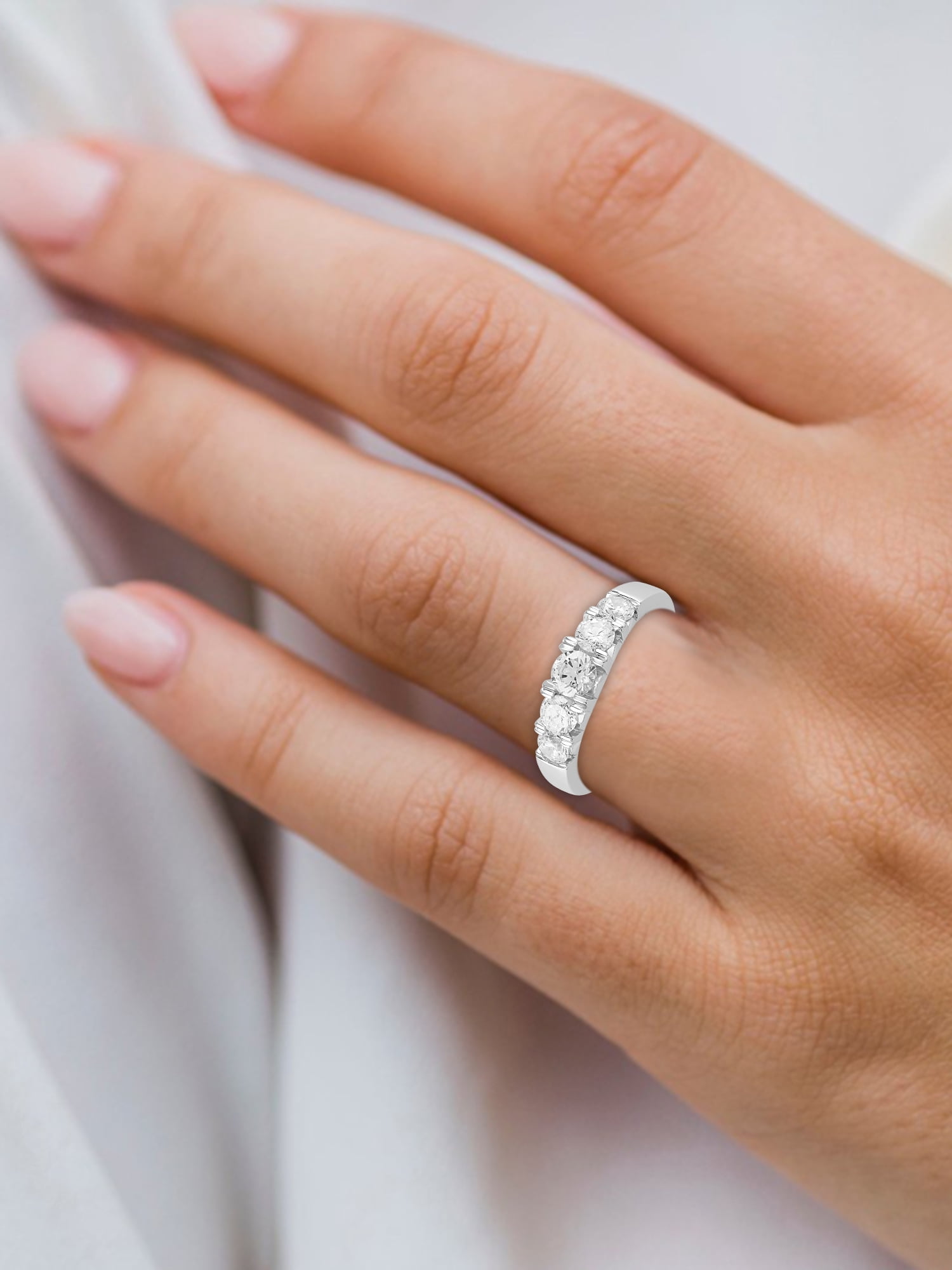 Platinum 950 1 CTTW I2/HI Diamond Graduated 5 Stone Anniversary Band
