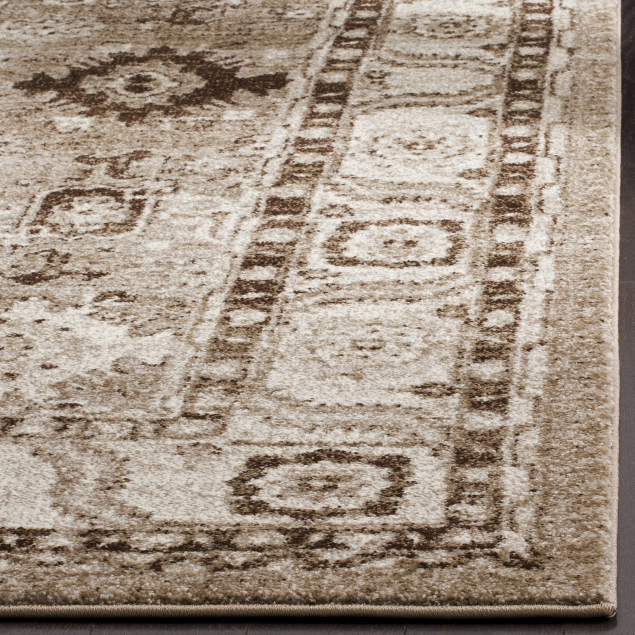 SAFAVIEH Vintage Hamadan Pema Traditional Area Rug, Taupe, 5'3" x 5'3" Square