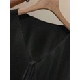 thumbnail image 4 of Blusa Ligera De Manga Larga Con Cuello En V Y Cordón Negro, 4 of 30