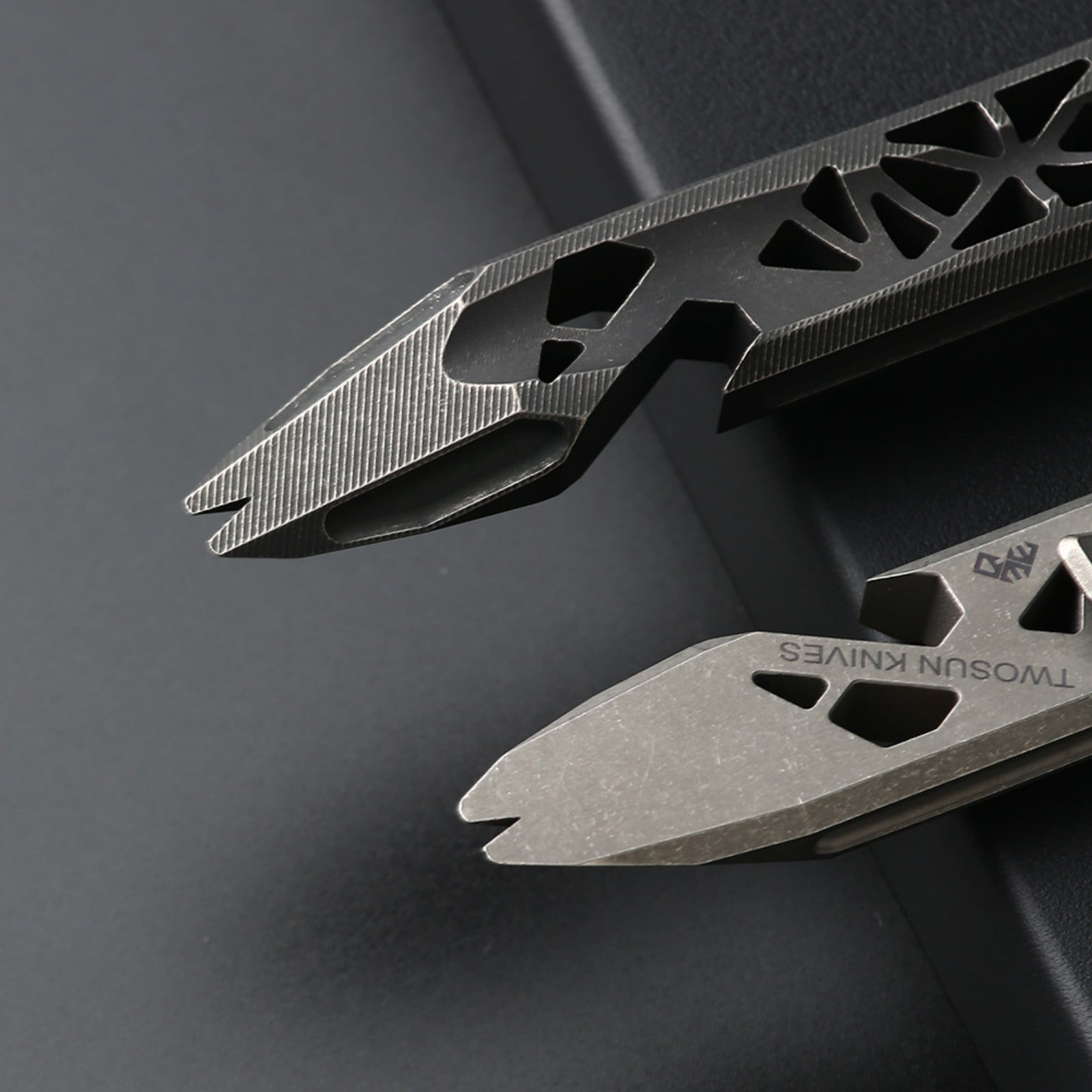 Titanium Alloy Mini EDC Pry Bar Multi-Tool with Pocket Clip – CNC Machined TC4 Titanium Bottle Opener, Nail Puller & Screwdriver Assist for Outdoor, Camping & Everyday Carry