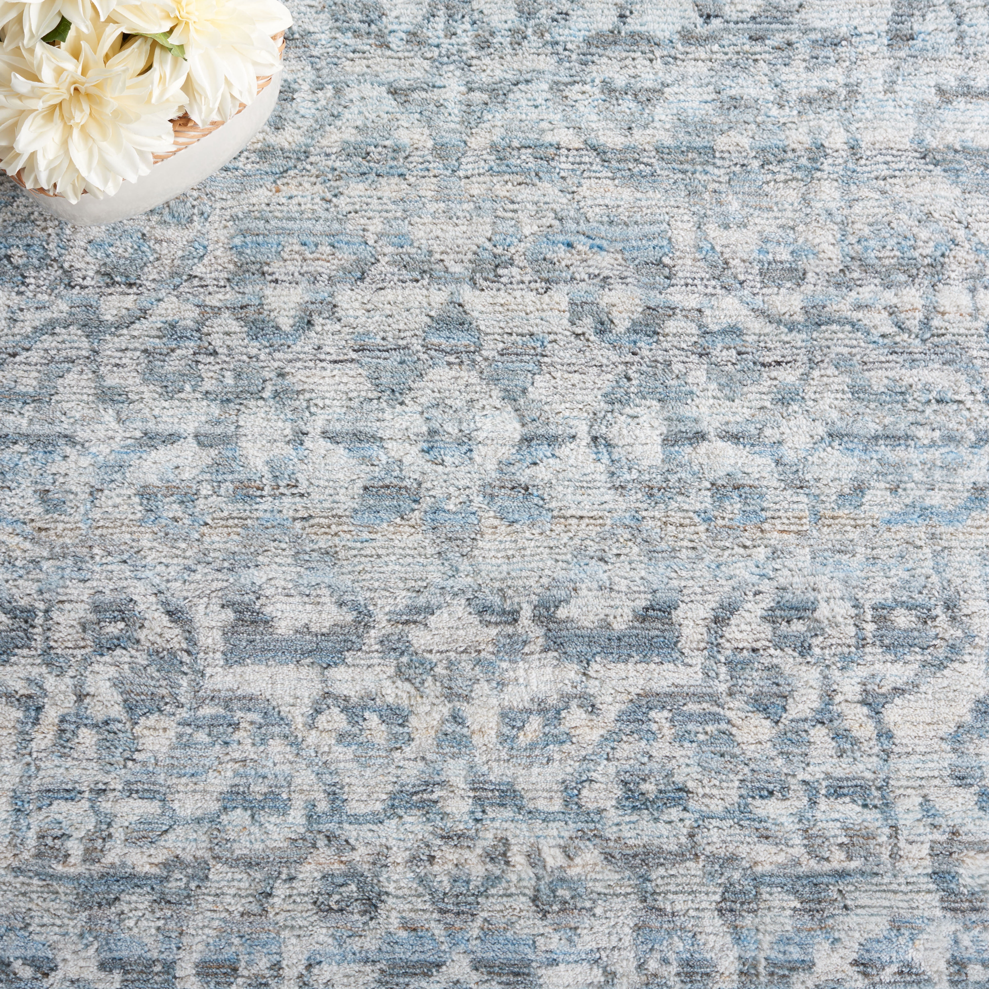 SAFAVIEH Marquee Patrice Medallion Area Rug, Blue/Grey, 4' x 6'