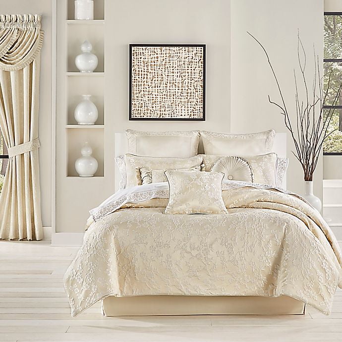 J. Queen New York Blossom 4Piece Queen Comforter Set in Ivory
