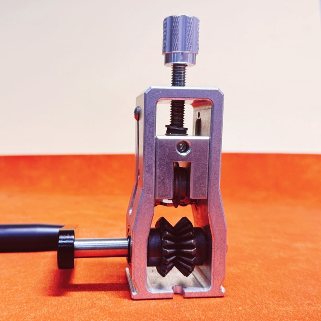 Efficient Wire Stripper Machine Hand Crank Wire Stripper Portable Wire Stripping Tool Simple to Use for Copper Recycling