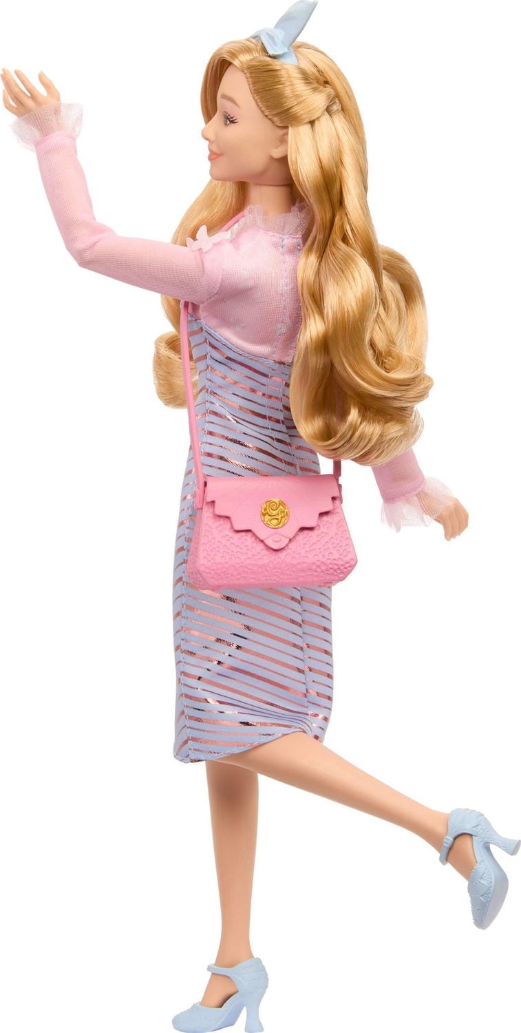 Universal Pictures’ Wicked Glinda at Shiz University Fashion Doll with Removable Fashions & Accessories
