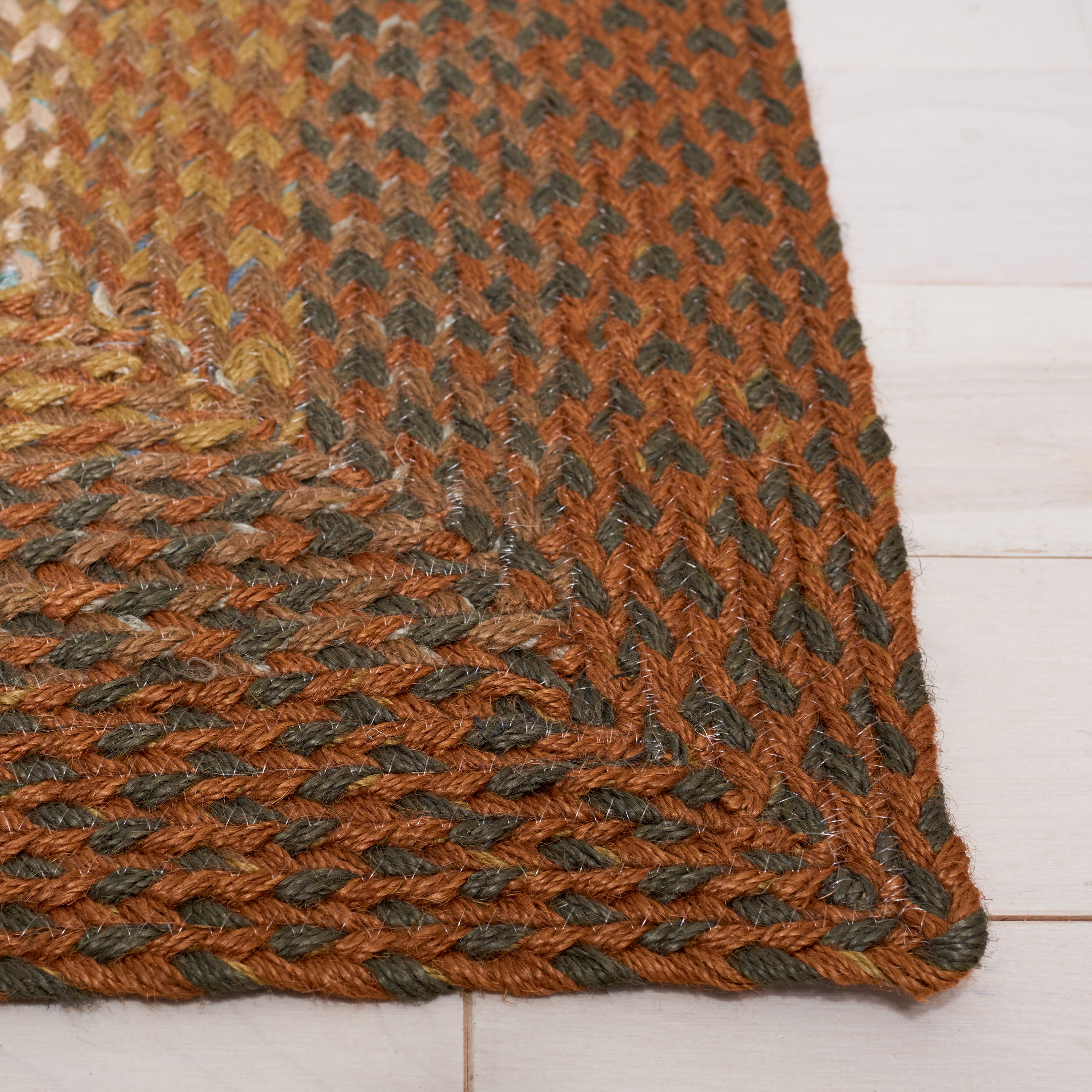 SAFAVIEH Braided Dorinda Bordered Reversible Runner Rug, Ivory/Green, 2'3" x 8'