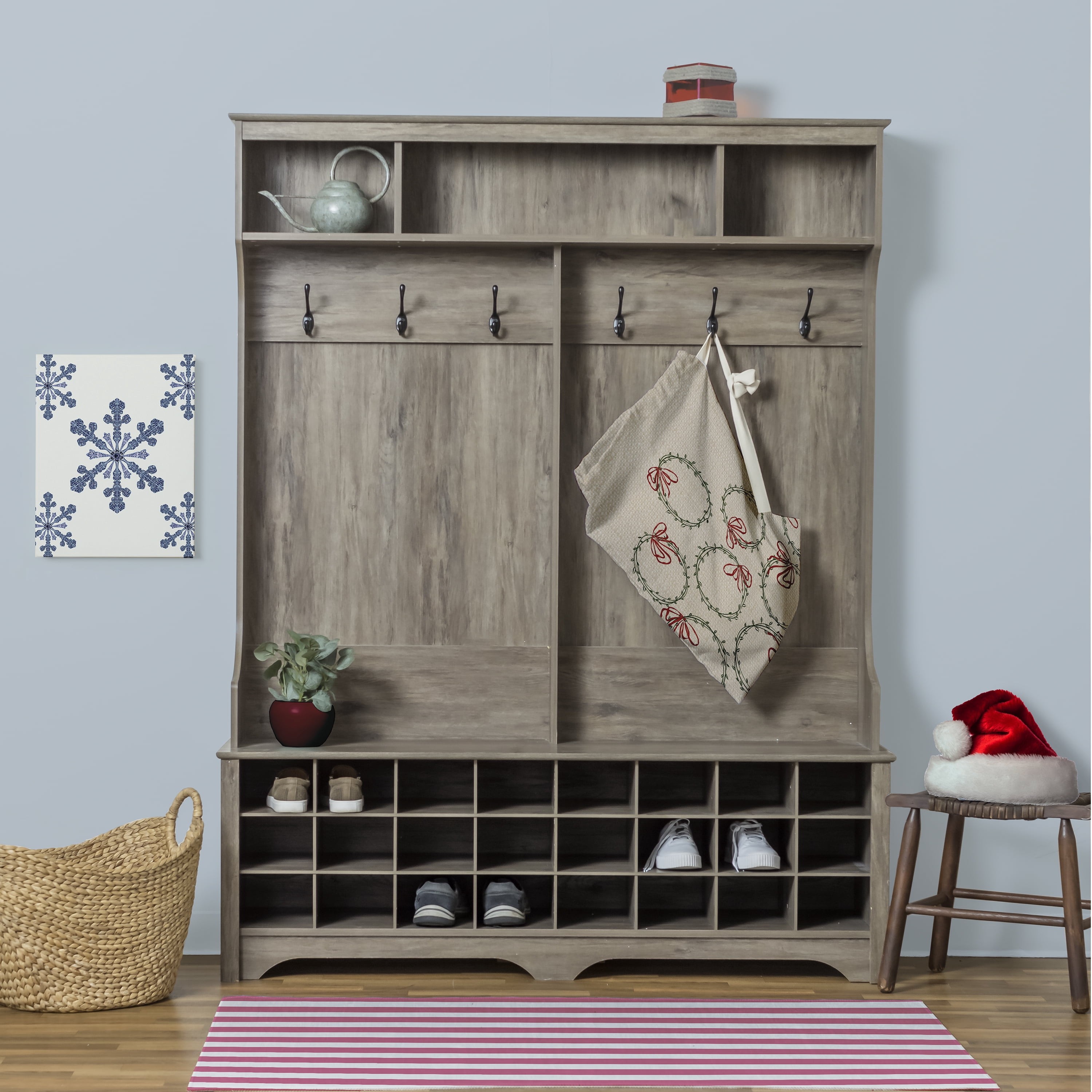 Simply Daisy Simple Wreaths 28 x 36 in Dark Green Laundry Bag