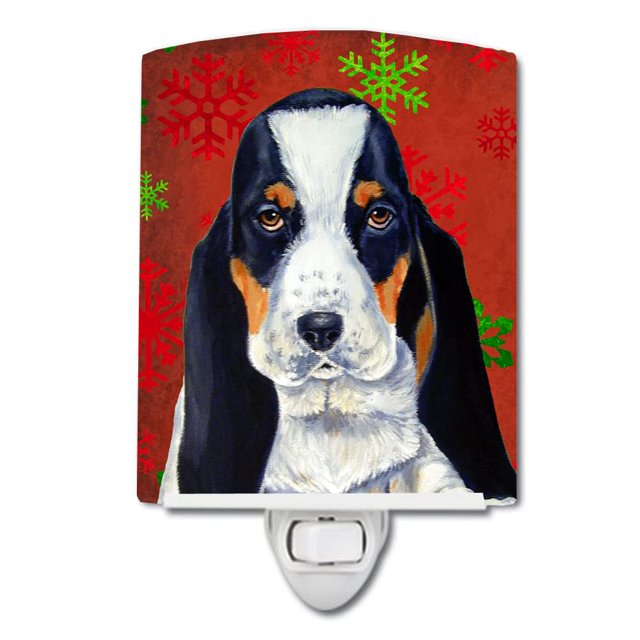 Caroline'S Treasures Lh9329Cnl Basset Hound Copos De Nieve Rojos Y Verdes Vacaciones Navidad Luz Nocturna De Cerámica Compacta Certificación Ul Ideal Para Dormitorio, Baño, Guardería, Pasillo, Cocina,
