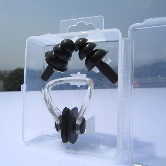 Tapones para los oídos de natación, tapones para los oídos de silicona reutilizables impermeables profesionales actualizados 2021 Clip para la nariz negro Sailing Electrónica