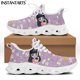 thumbnail image 1 of Zapatos con diseño de cartero/mensajero de dibujos animados para mujer, zapatillas de running geniales, de malla ligera, planos con cordones de lujo para mujer, 1 of 6