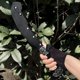 thumbnail image 3 of Hoz plegable negra con borde afilado, herramienta de mano para deshierbe, mango de madera de seguridad portátil, césped Manual con funda Sailing Electrónica, 3 of 5