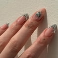thumbnail image 2 of Uñas postizas adhesivas CnSybaris plateadas estilo francés con corazón 3D, 24 piezas, 2 of 7