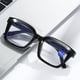 thumbnail image 1 of Gafas de lectura de moda con montura grande, anti-azul claro, gafas de lectura con película HD, unisex, con patas de resorte, 1 of 5