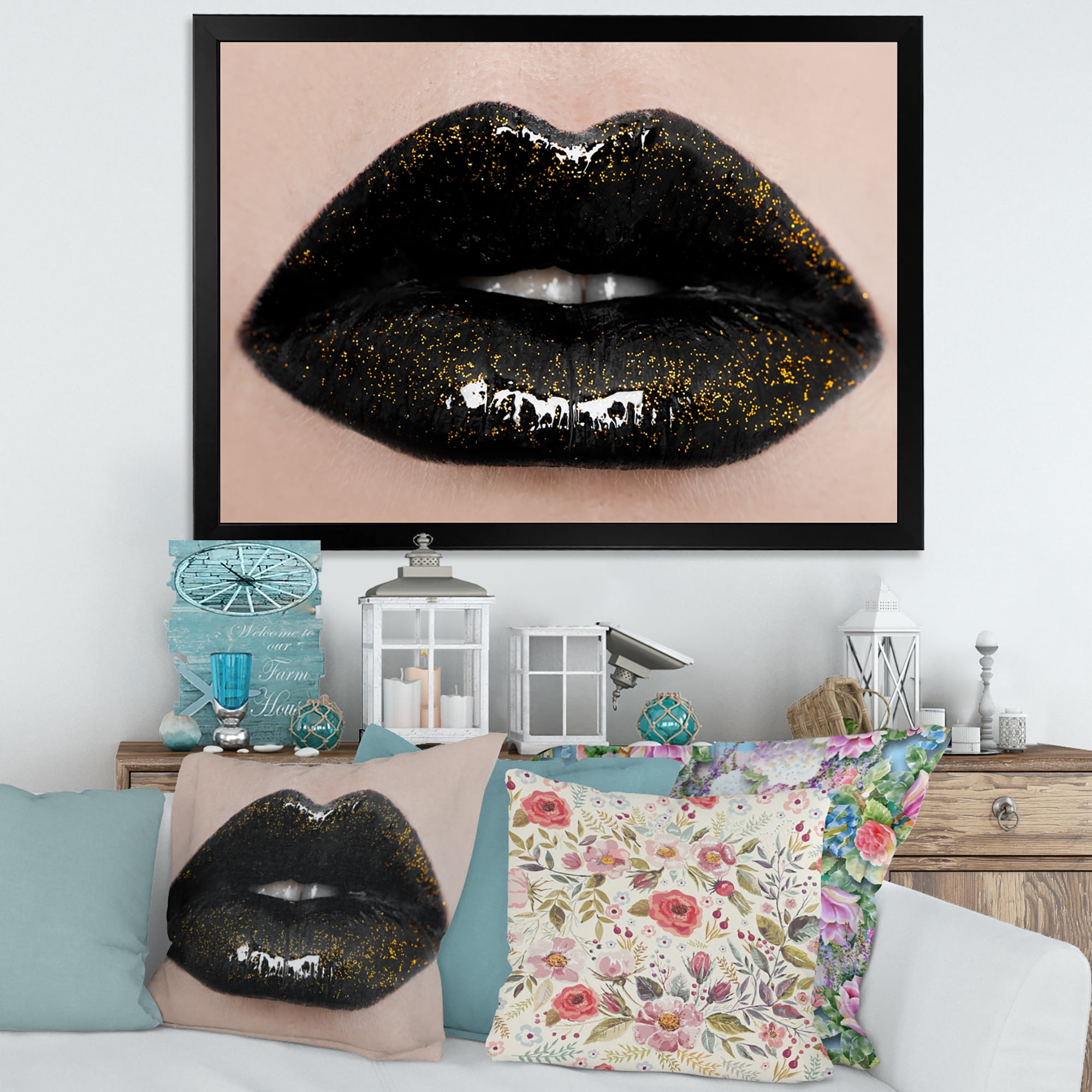 Designart 'Close-Up Of Gorgeous Female Lips I' Modern Framed Art Print