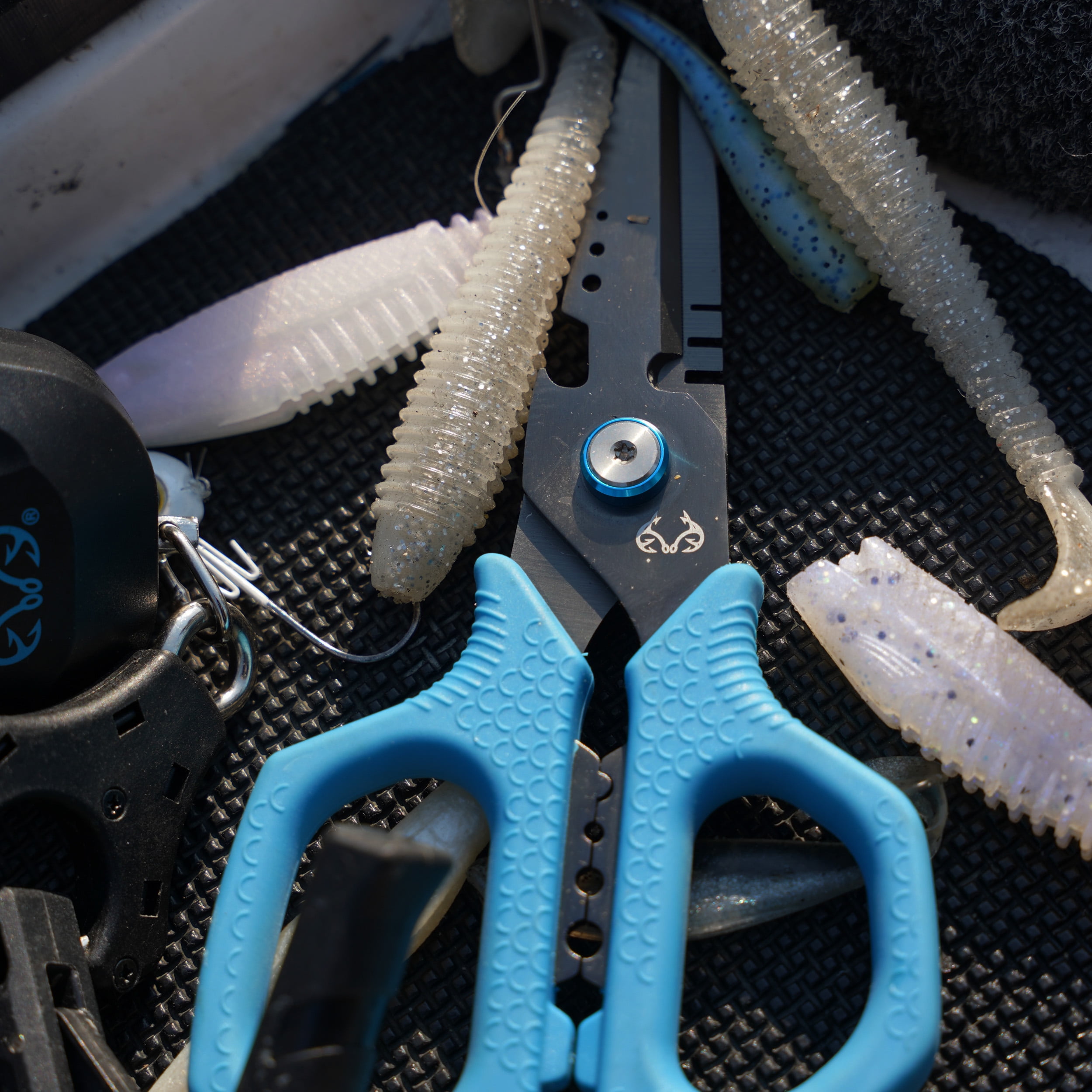 Realtree Fishing 6.5-inch Compact Shears with Protective Sheath Stainless Steel Blue