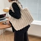 thumbnail image 4 of Bolso de viaje informal para mujer, bolso de compras suave y esponjoso, bolso de invierno para niñas (beige medio), 4 of 7