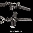 thumbnail image 2 of Collar con Cruz para Hombre - Collar Cristiano de Acero Inoxidable ‘con Clavos en la Cruz Gálatas 2:20', 2 of 5