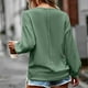 thumbnail image 4 of Blusa informal holgada de mezcla de poliéster y algodón, color verde M, con escote en V y hombros caídos para mujer, 4 of 6