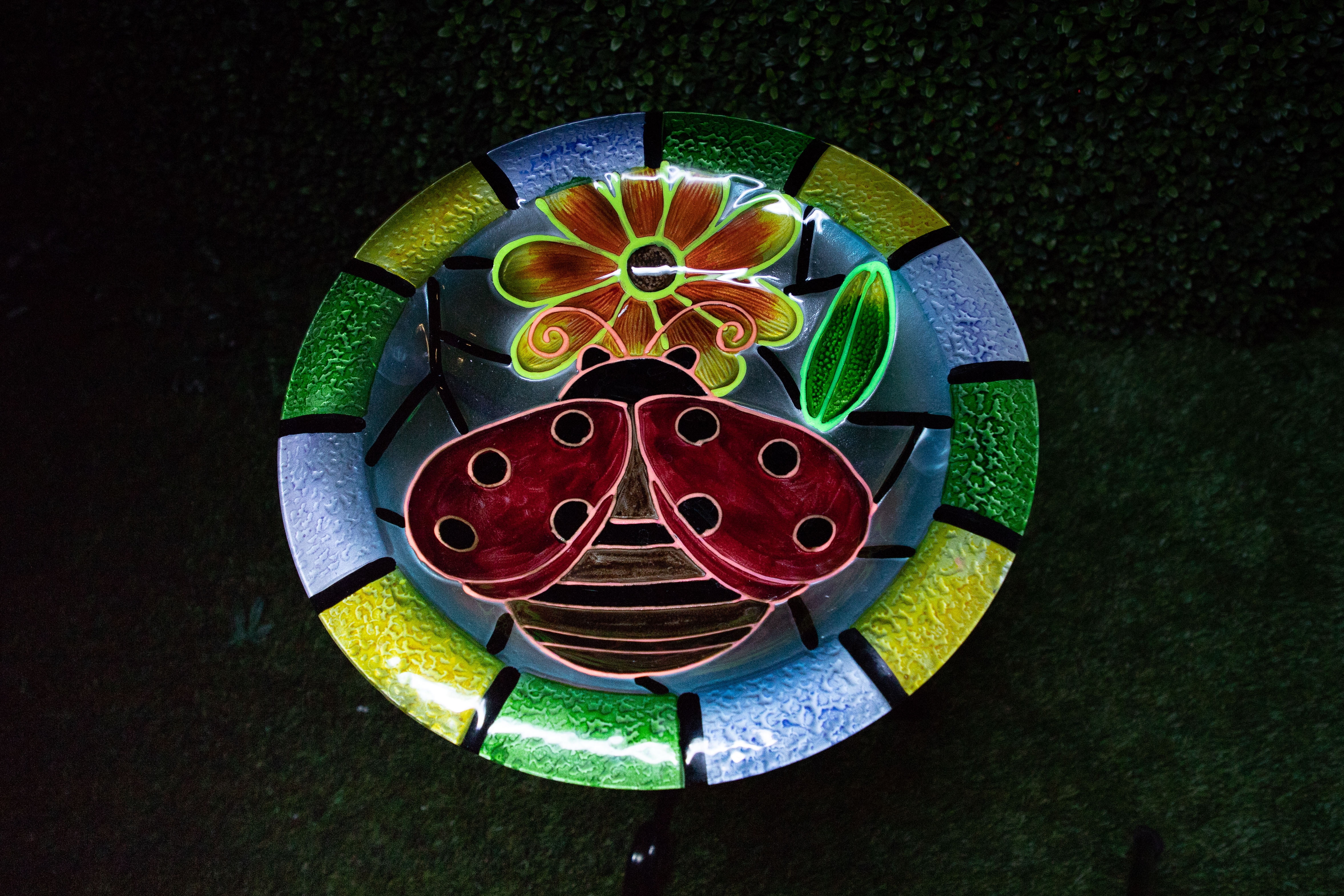 Alpine Corporation 18 Inch Glass Glow In The Dark Ladybug Bird Bath Walmart Com Walmart Com
