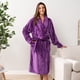 thumbnail image 4 of Bata de forro polar PAVILIA Soft Plush para mujer, color morado L/XL, 4 of 9