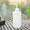 thumbnail image 4 of Botella de Riego de PlásTico Exprimible, Ligera y Fácil de Usar Con Marcas de Escala para Plantas Pequeñas, Capacidad de 250 ml, 4 of 7