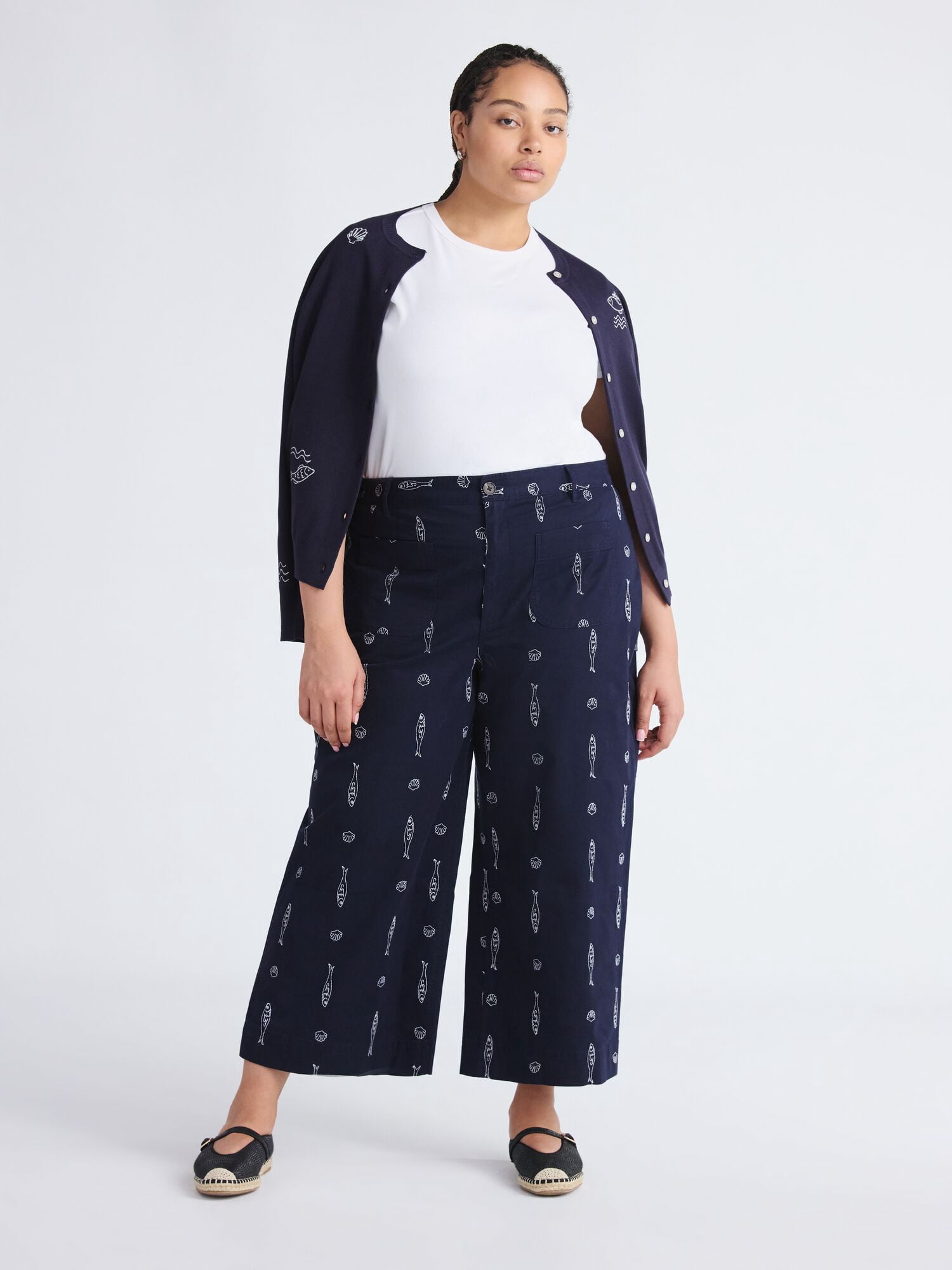 Free Assembly Women's and Women's Plus Embroidered Pants with Patch Pockets, 26" Inseam, Sizes XS-4X