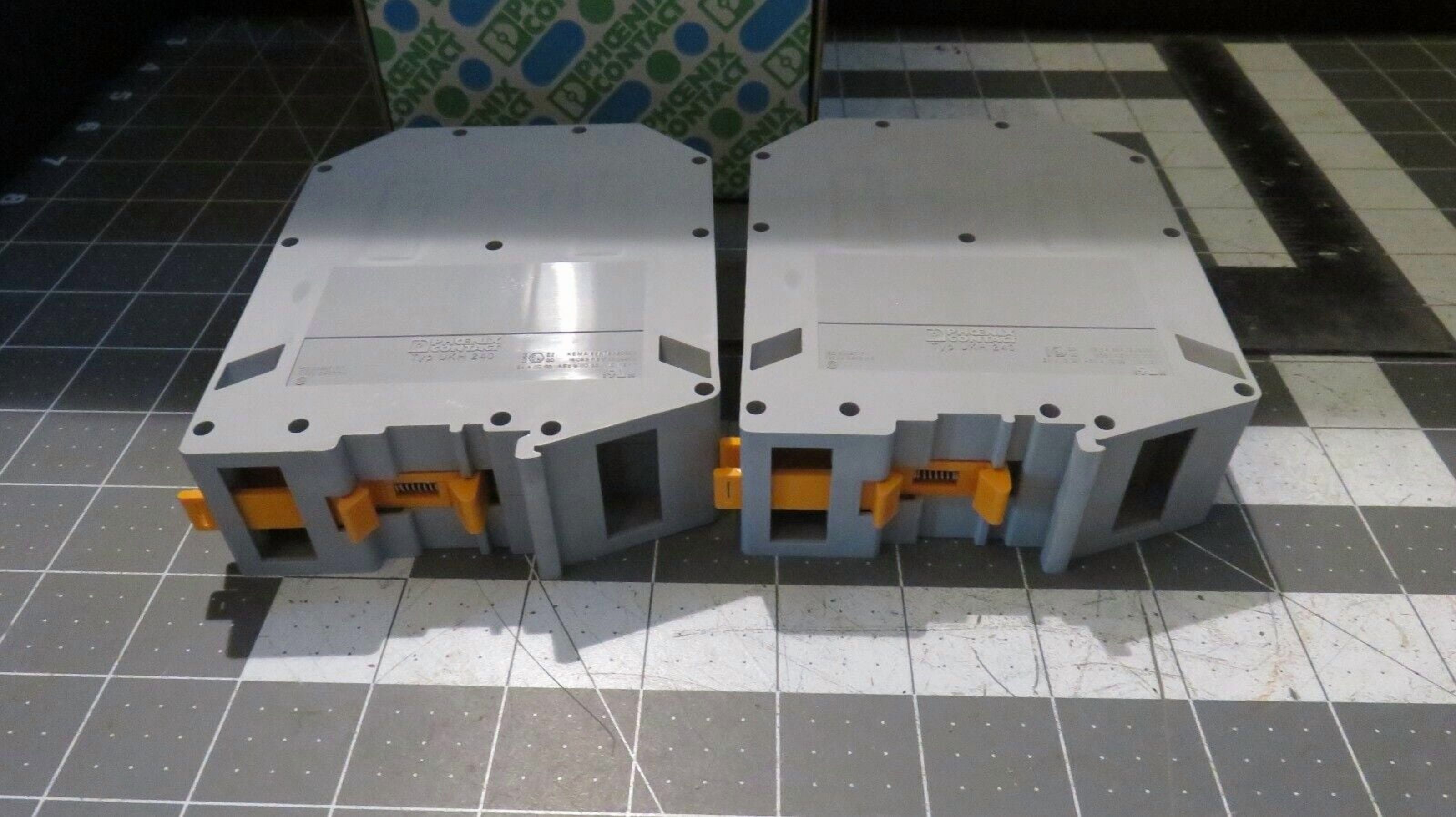 Phoenix Contact Terminal Block UKH 240 #3010217 Qty: 2 Units Sealed Box New