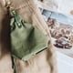 thumbnail image 3 of Bolsa para premios para perros - Bolsa portátil para premios para el entrenamiento de perros, cierre con cordón y velcro, color verde., 3 of 5
